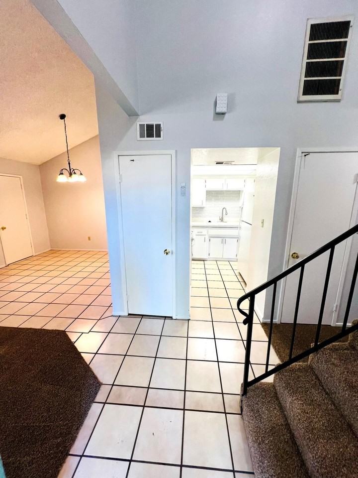 5201 Dunsmuir Rd - Photo 2 of 13