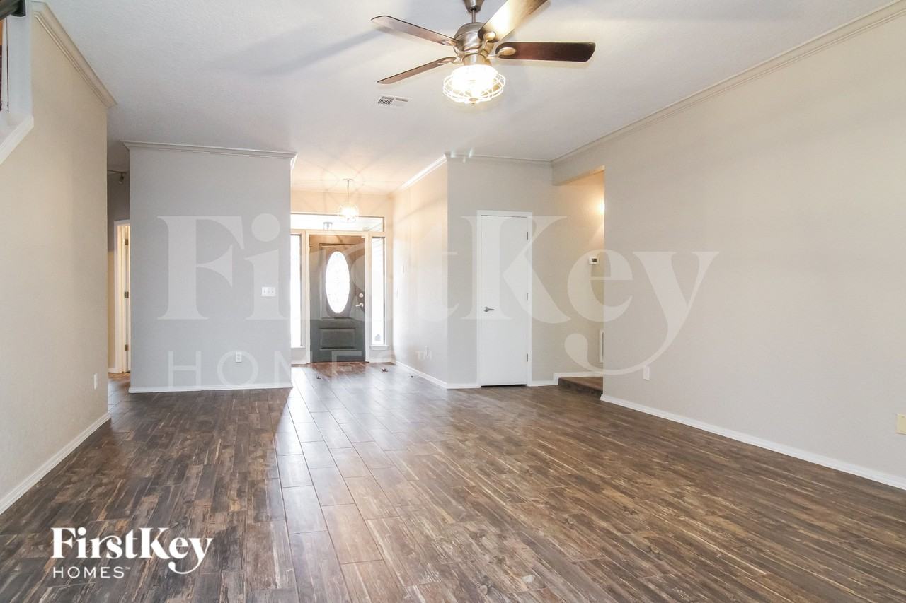 1819 Chelsea Dr - Photo 2 of 19