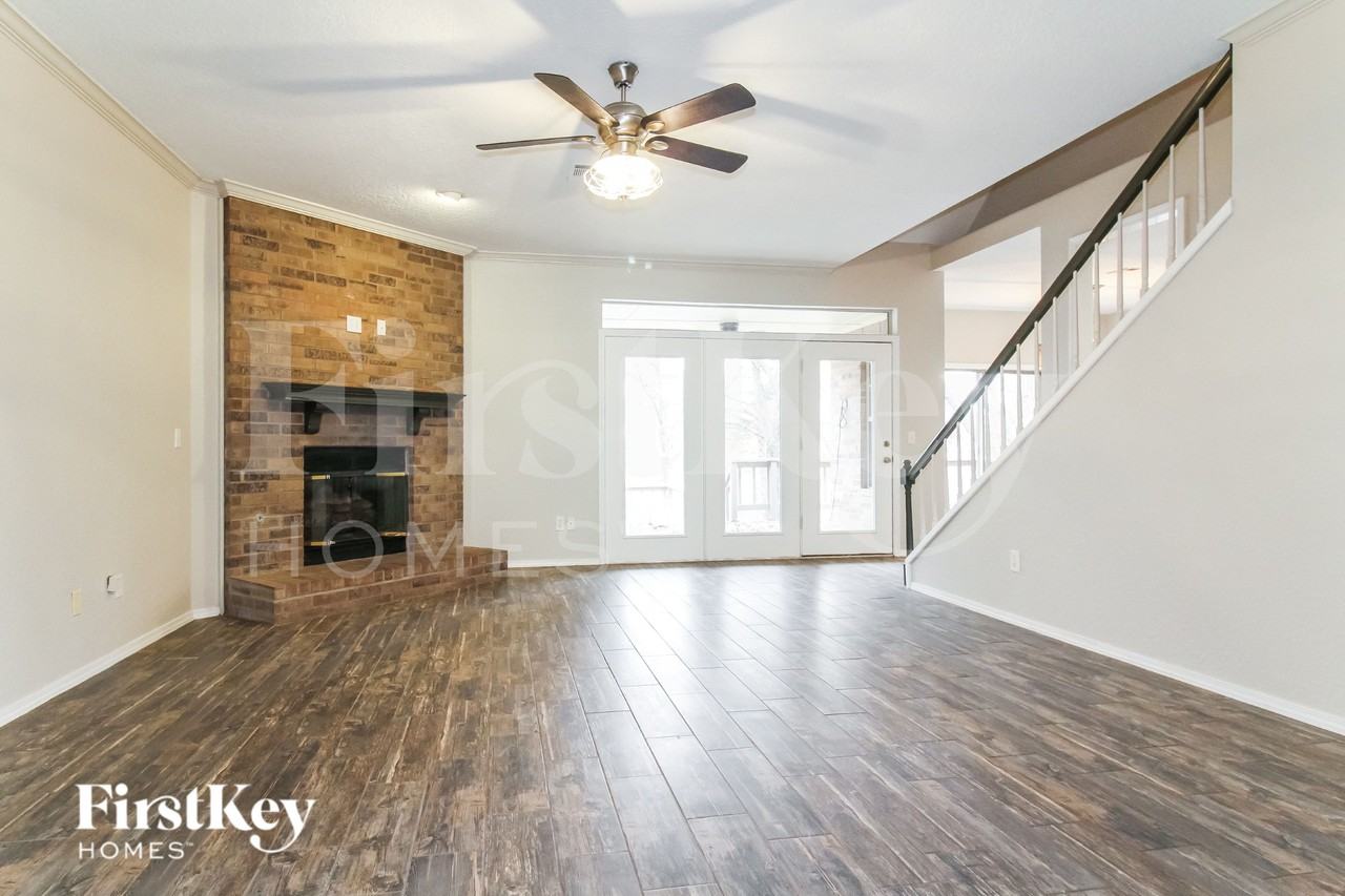 1819 Chelsea Dr - Photo 3 of 19