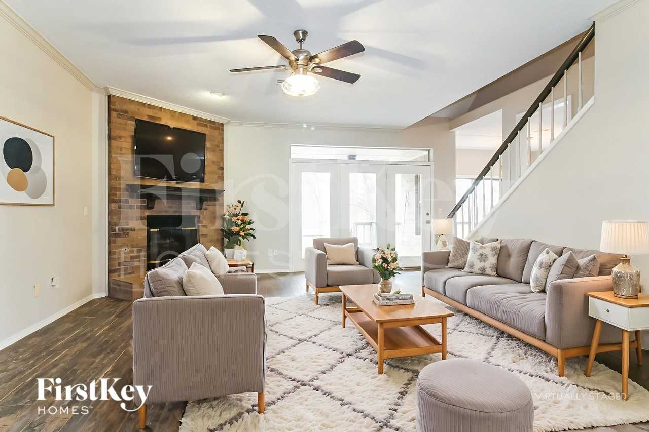 1819 Chelsea Dr - Photo 4 of 19