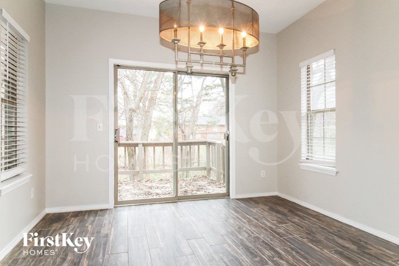 1819 Chelsea Dr - Photo 5 of 19