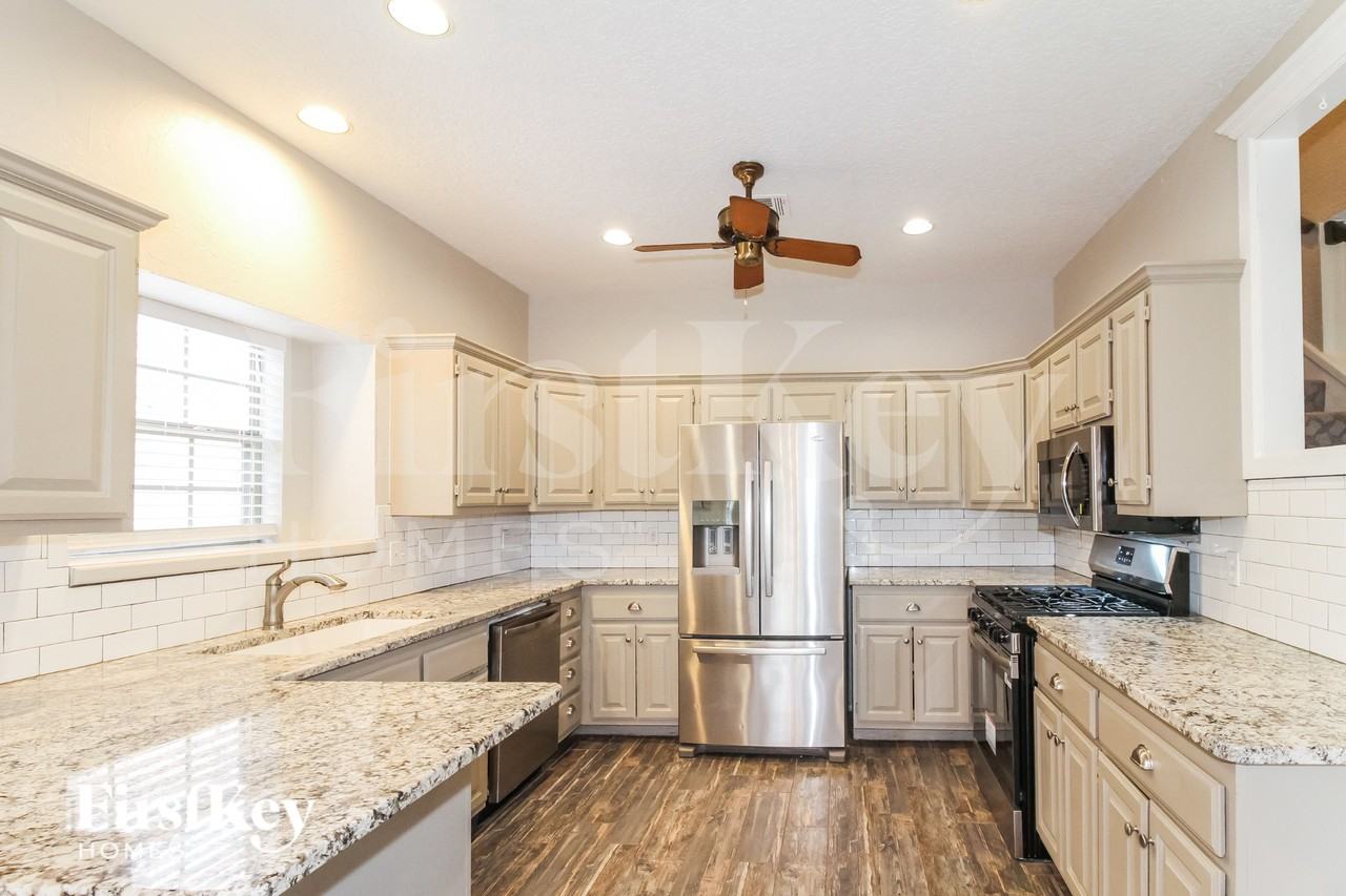 1819 Chelsea Dr - Photo 7 of 19