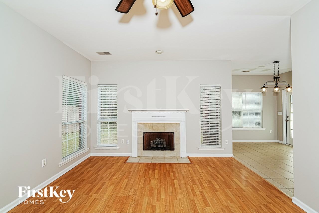 1005 Daventry Way - Photo 3 of 19