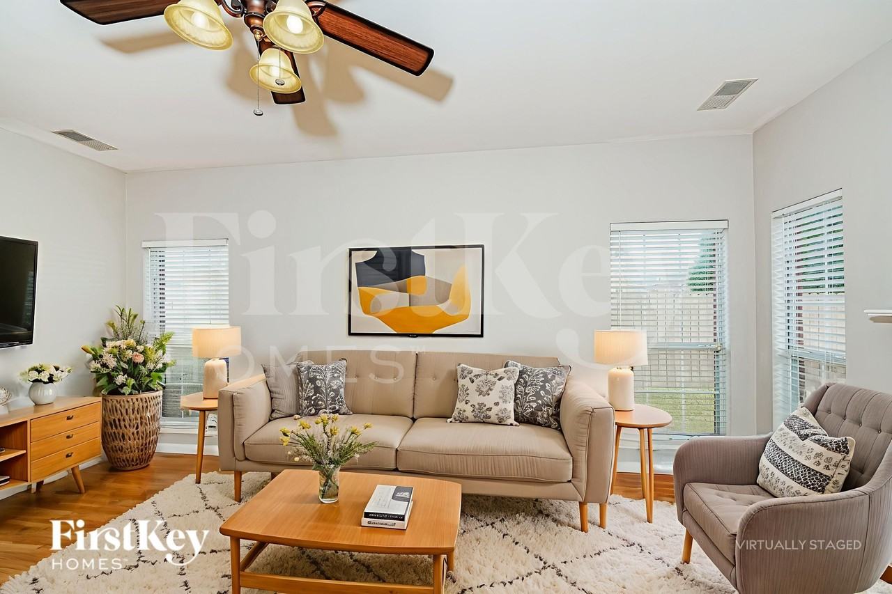 1005 Daventry Way - Photo 4 of 19