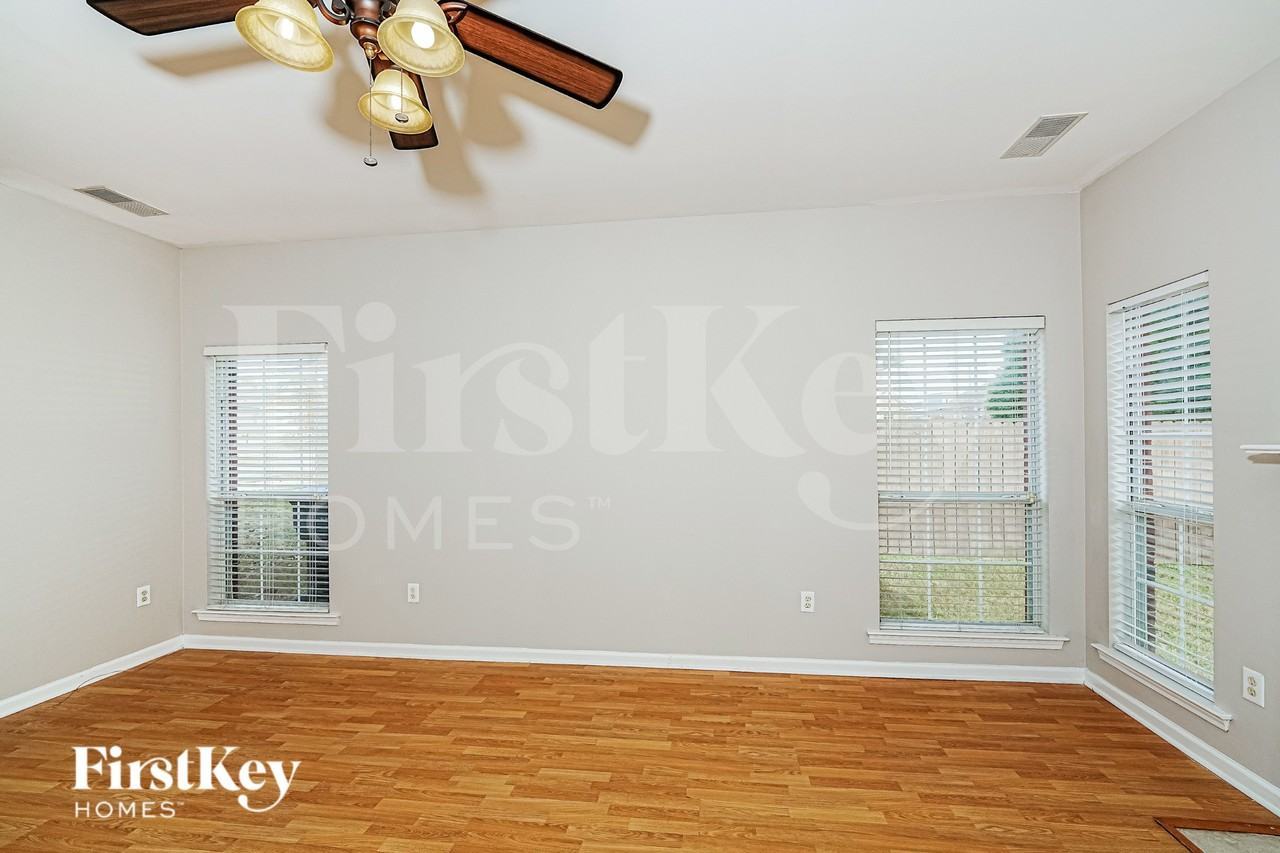 1005 Daventry Way - Photo 5 of 19