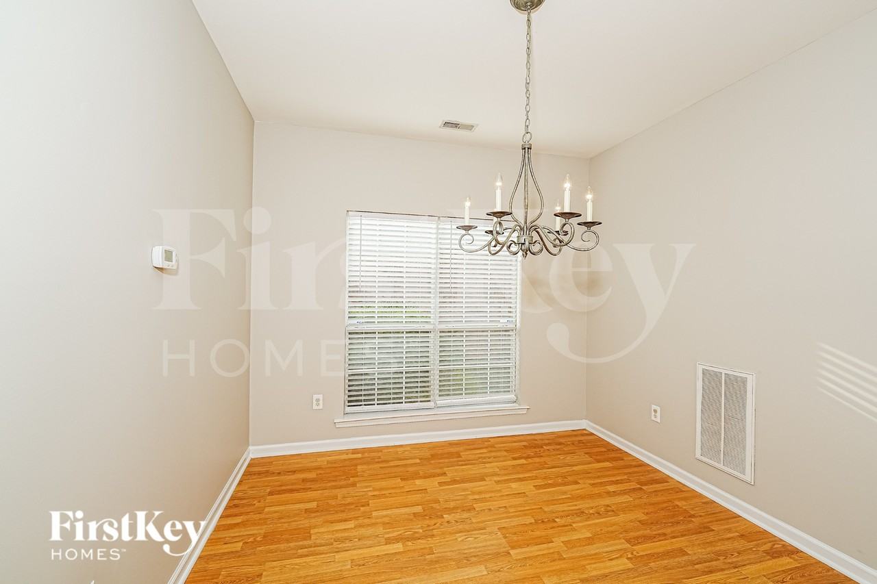 1005 Daventry Way - Photo 6 of 19