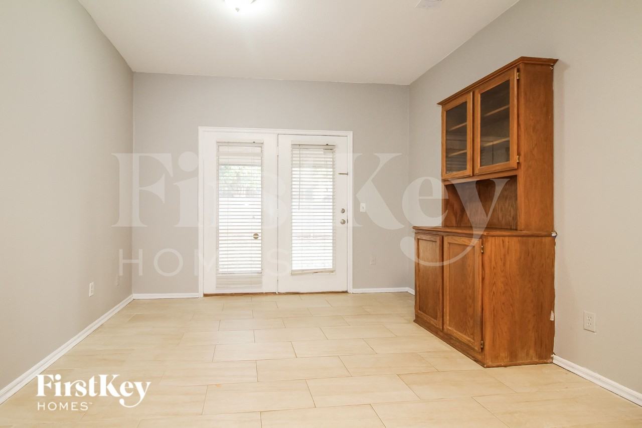 1812 Foxfire Road - Photo 5 of 19