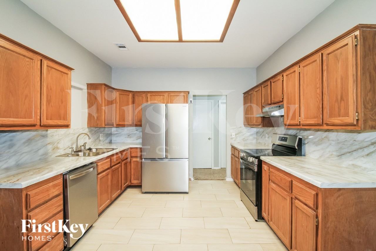 1812 Foxfire Road - Photo 7 of 19