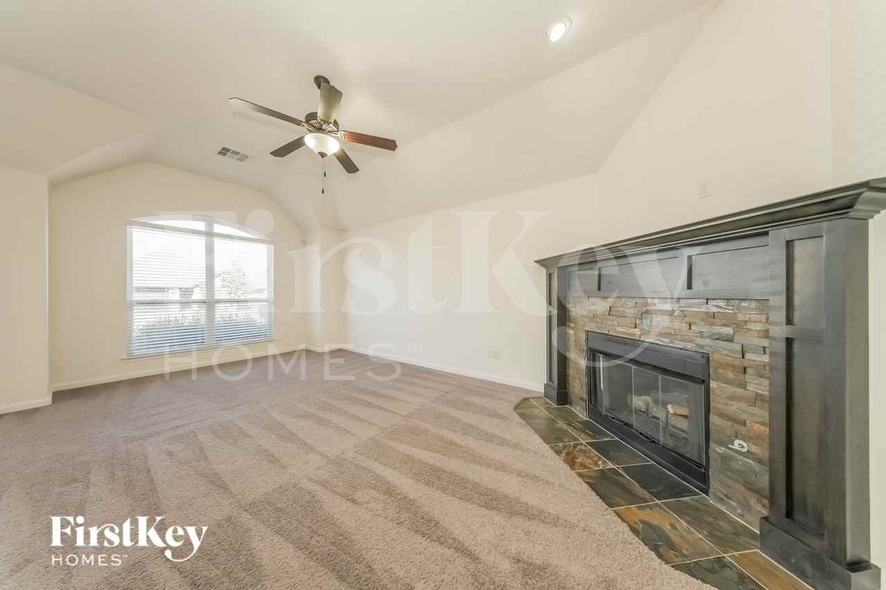 4116 Nw 155th St - Photo 5 of 19