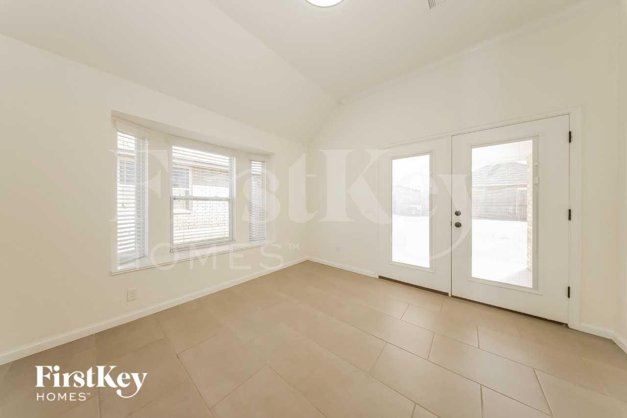 4116 Nw 155th St - Photo 6 of 19