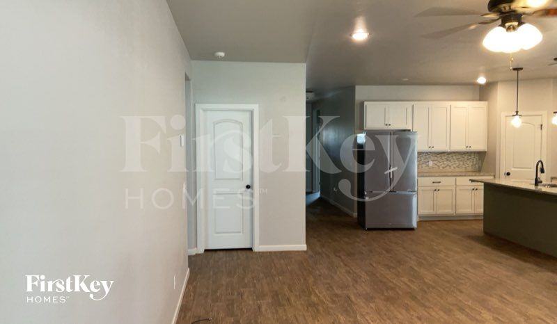 16716 Doyle Drive - Photo 2 of 15