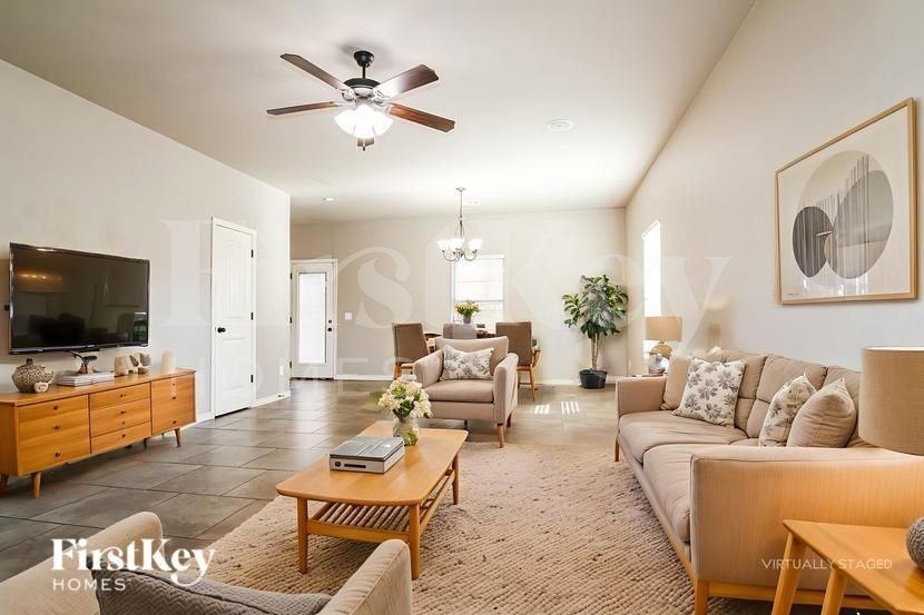 12016 Garden Court - Photo 4 of 19