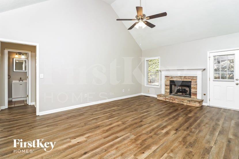 5940 Seven Oaks Drive Southwest - Photo 3 of 19