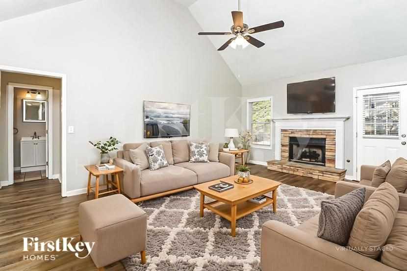 5940 Seven Oaks Drive Southwest - Photo 4 of 19