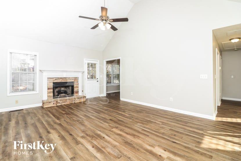 5940 Seven Oaks Drive Southwest - Photo 5 of 19