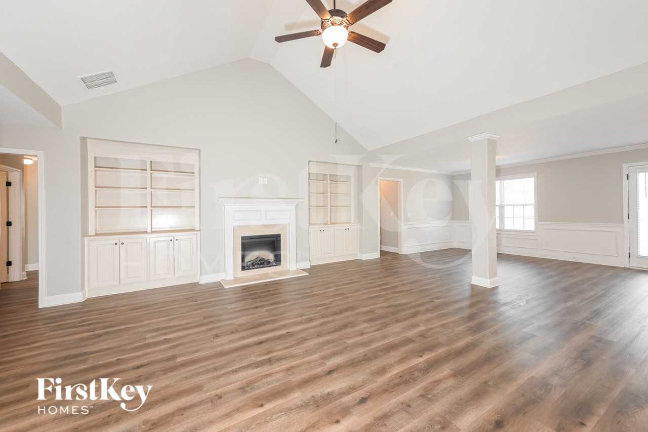 1921 Roxey Lane - Photo 2 of 19