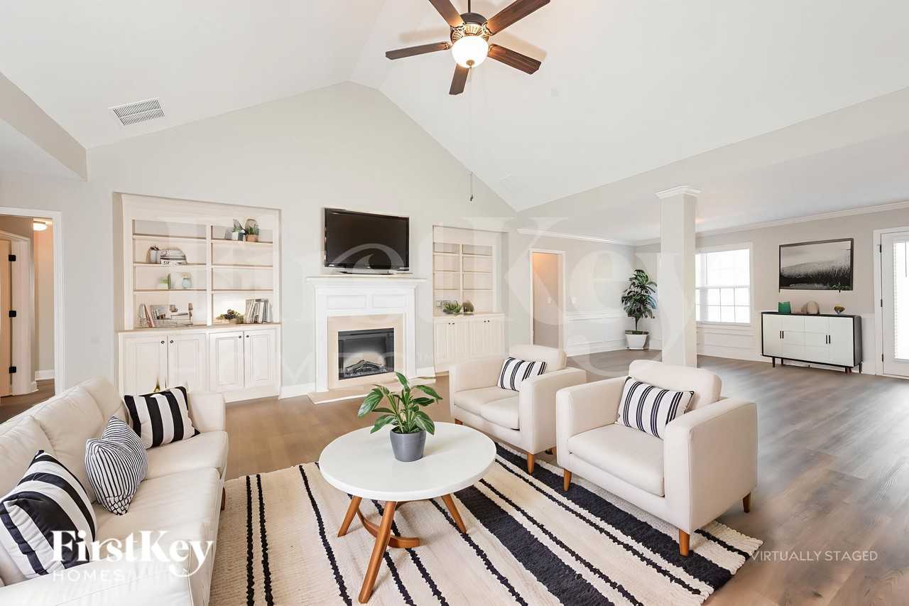 1921 Roxey Lane - Photo 3 of 19