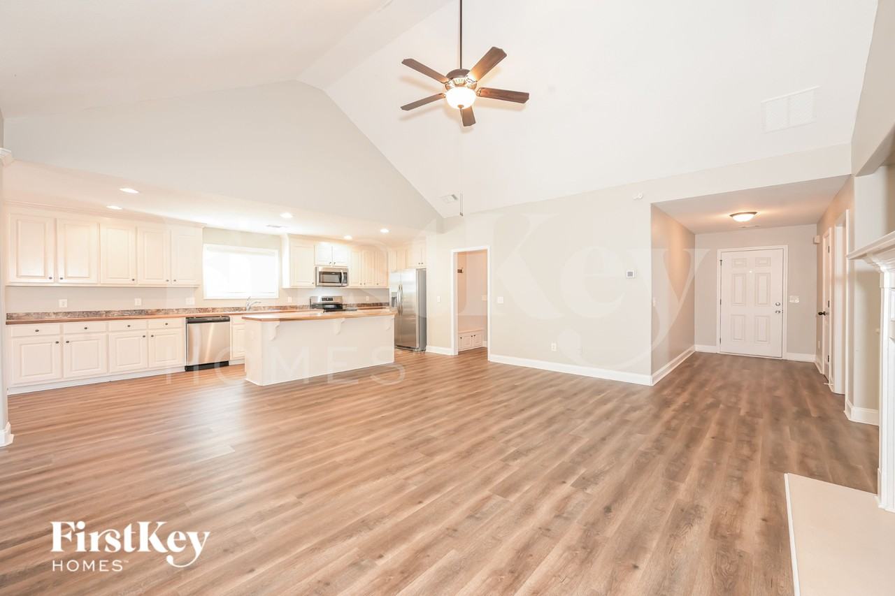 1921 Roxey Lane - Photo 4 of 19