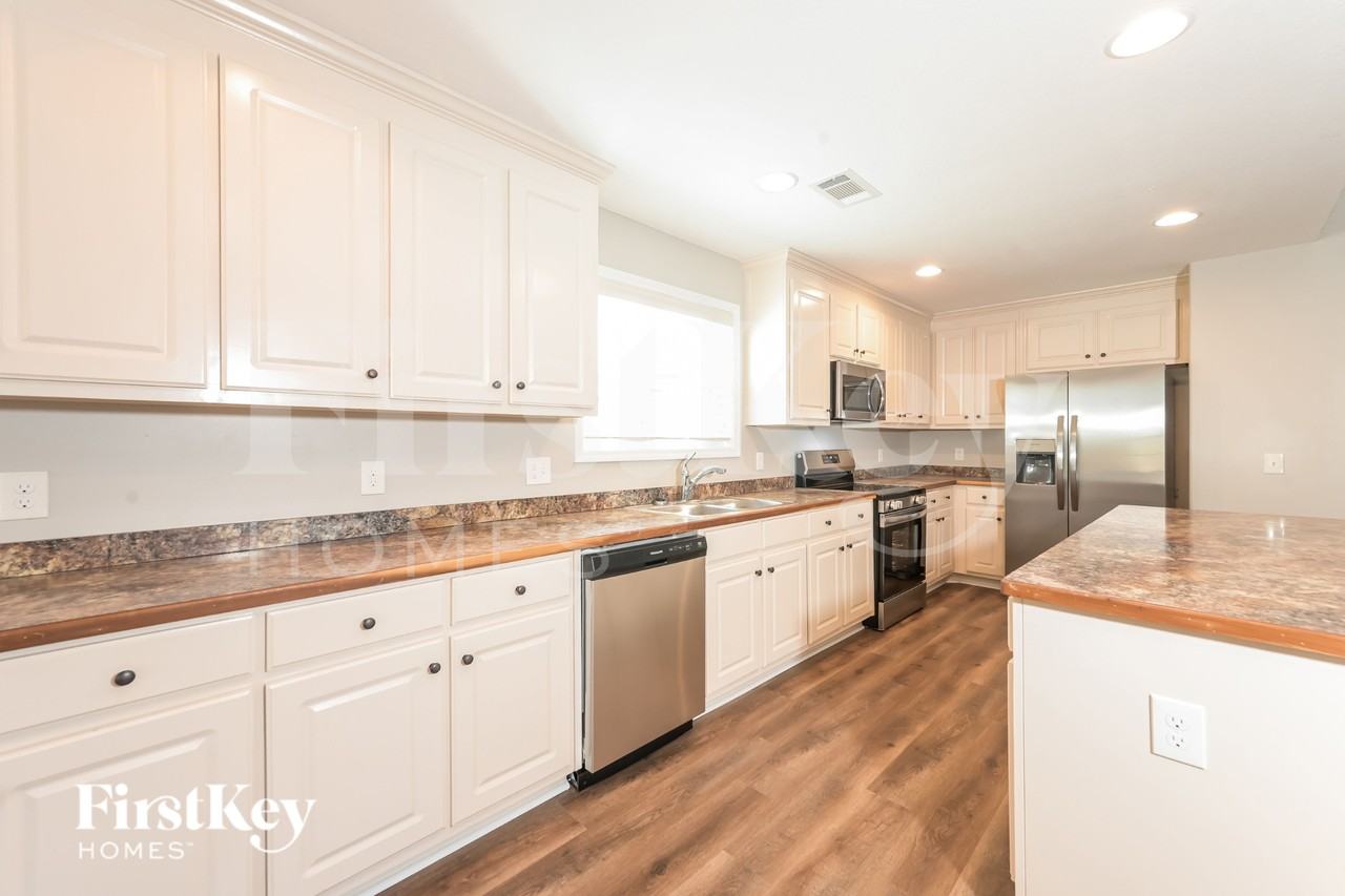 1921 Roxey Lane - Photo 7 of 19