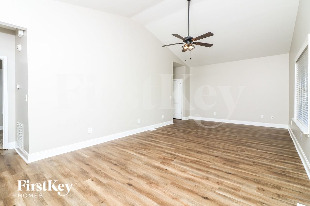 260 Sterling Drive - Photo 3 of 19