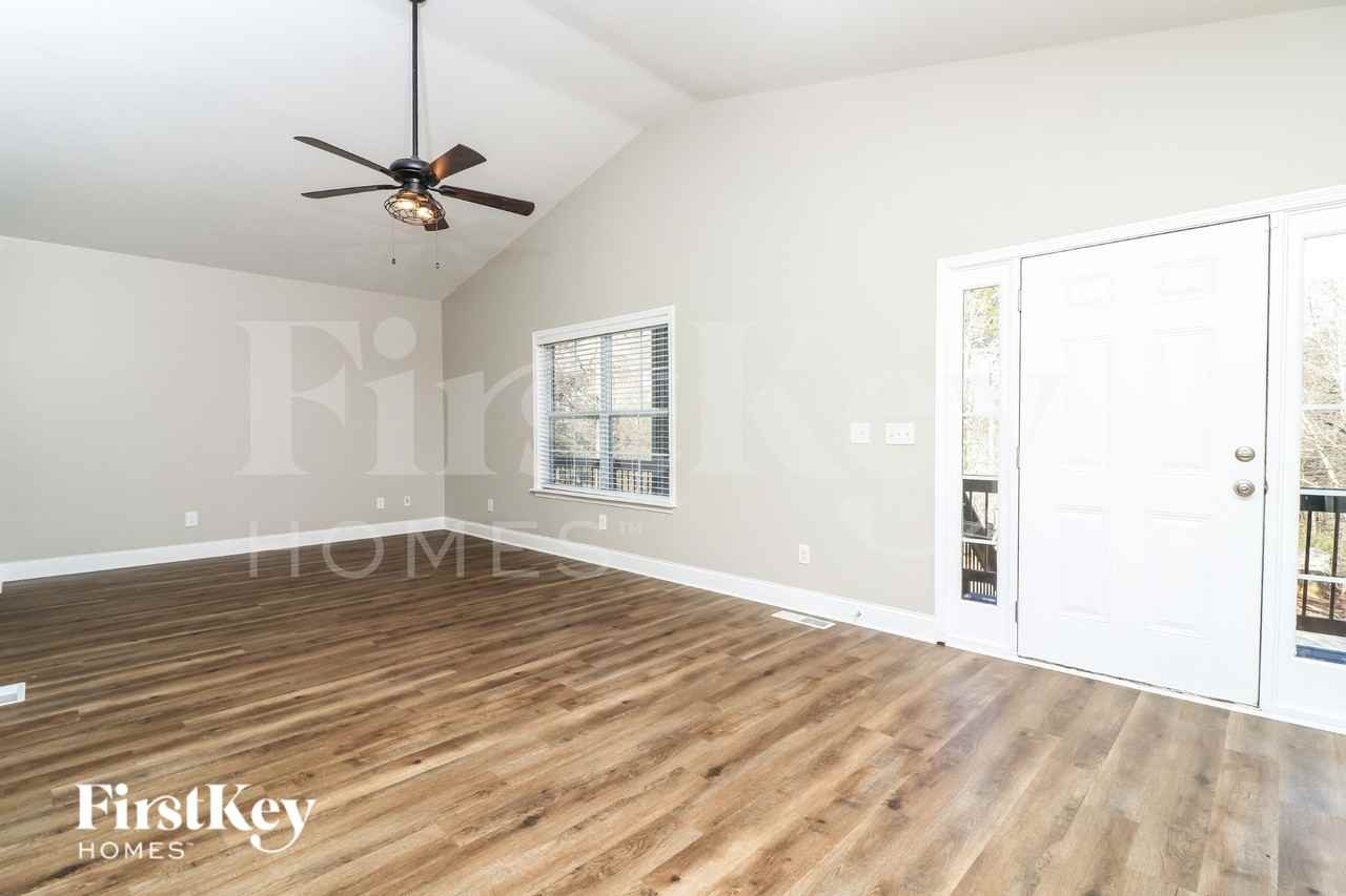 260 Sterling Drive - Photo 5 of 19