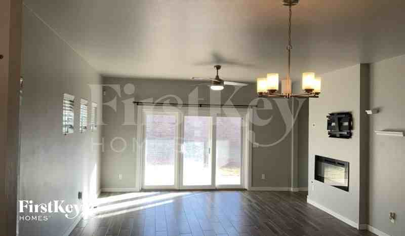 612 NW 182nd St - Photo 2 of 11