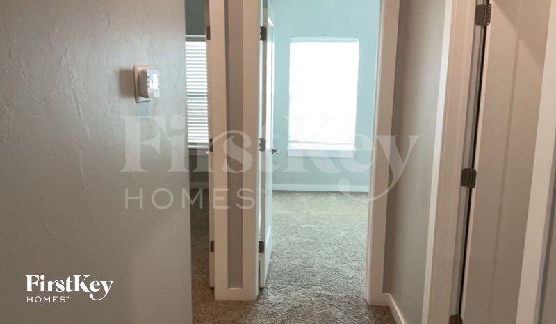 612 NW 182nd St - Photo 3 of 11