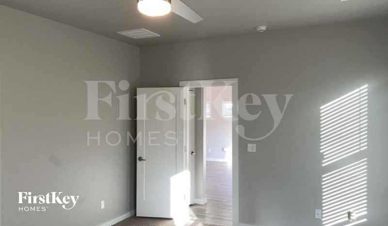 612 NW 182nd St - Photo 6 of 11