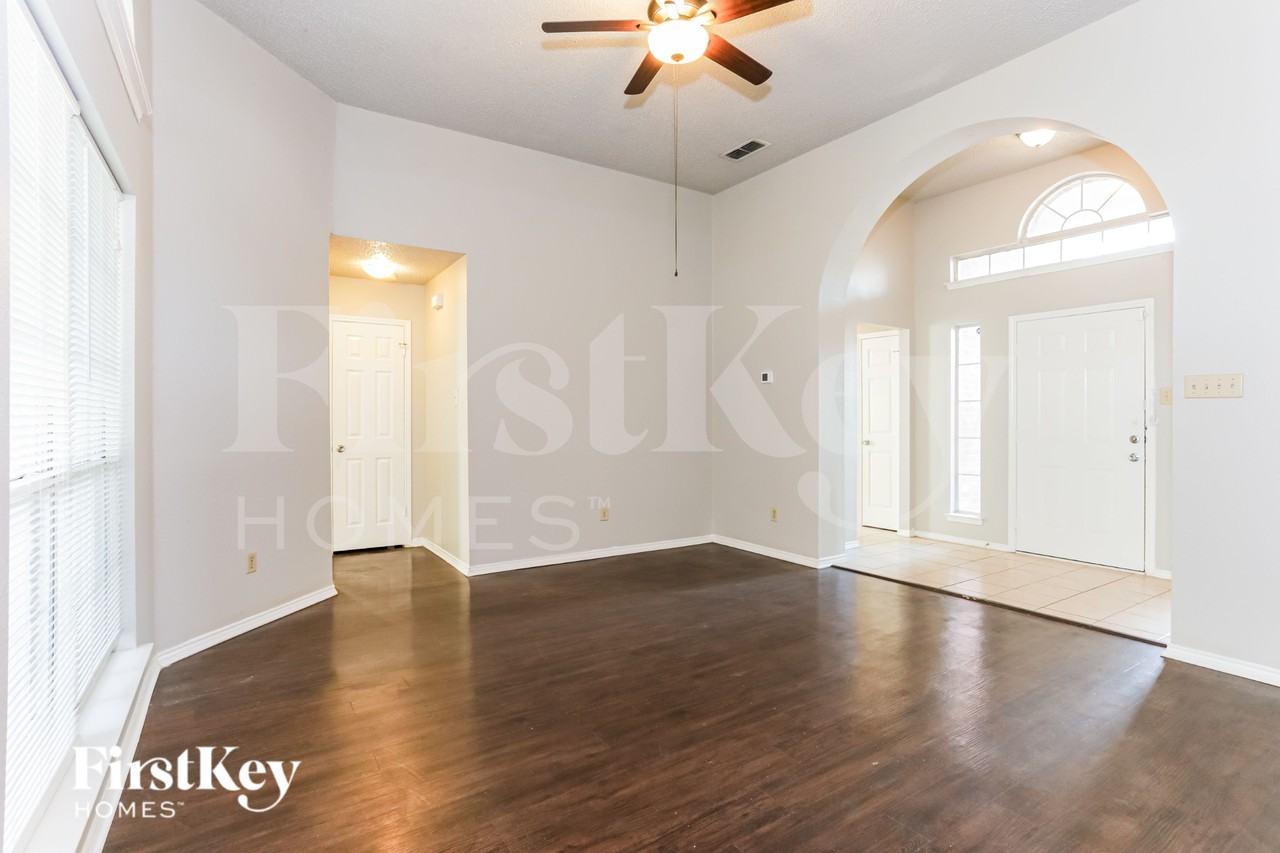 5309 Tennis Villa Dr - Photo 2 of 19