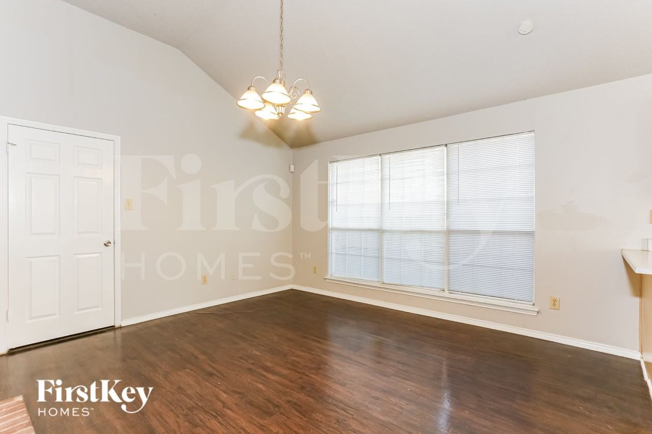 5309 Tennis Villa Dr - Photo 5 of 19