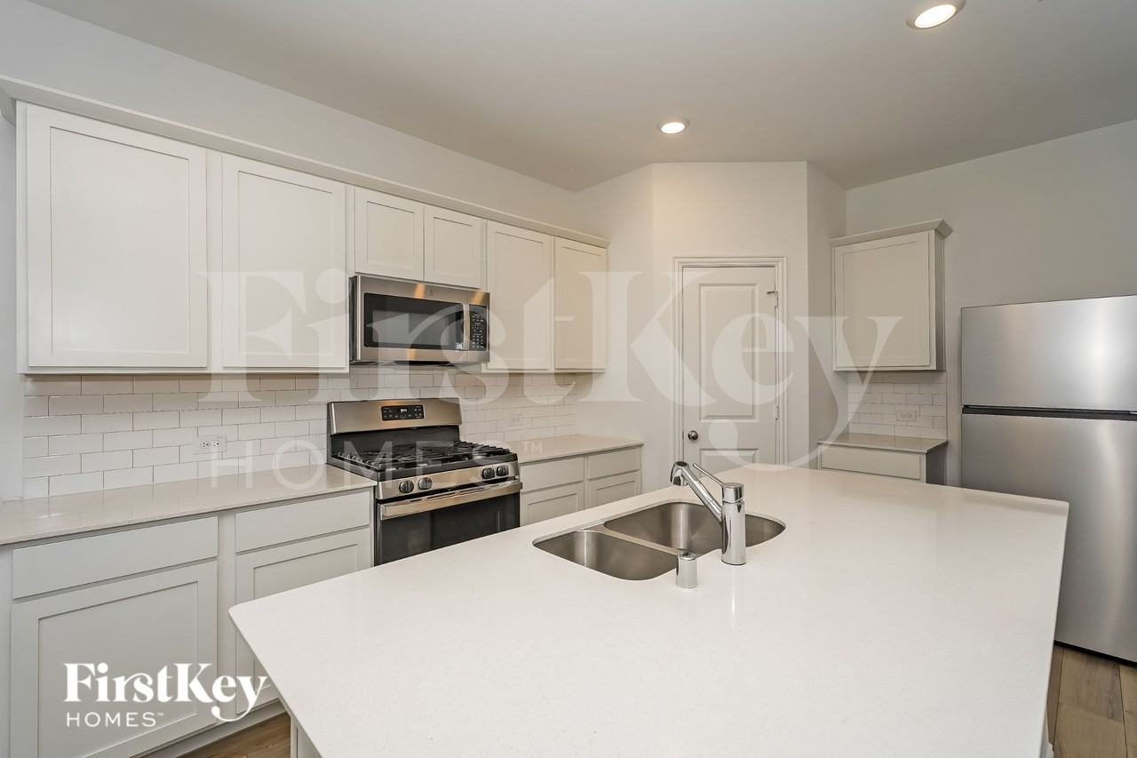 2524 Goodrich Rd - Photo 6 of 19