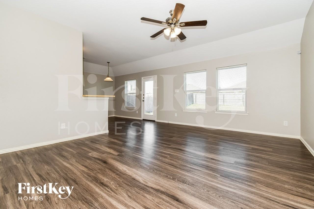 1821 Ridgecrest Drive - Photo 2 of 19
