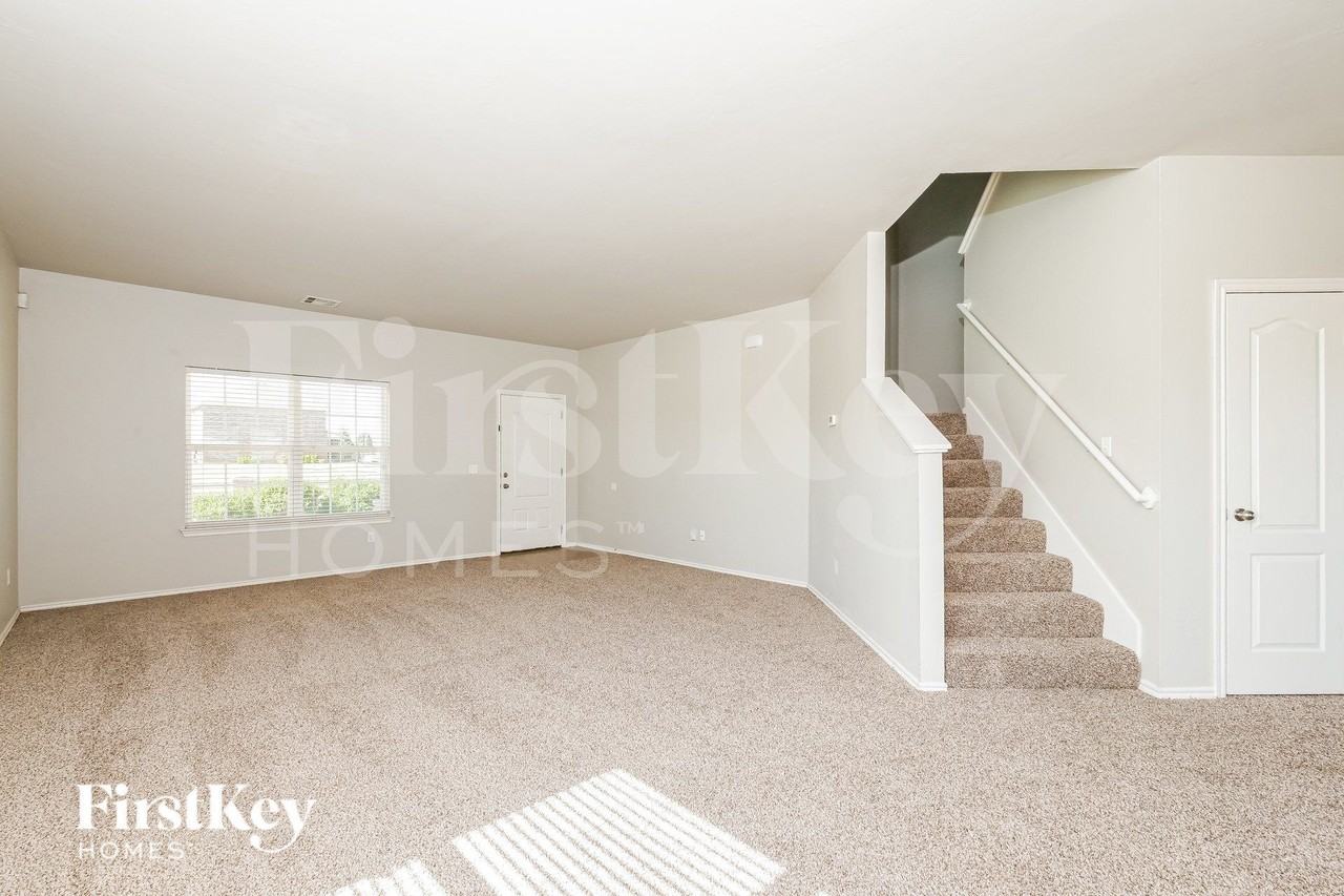 1912 Dena Dr - Photo 3 of 19