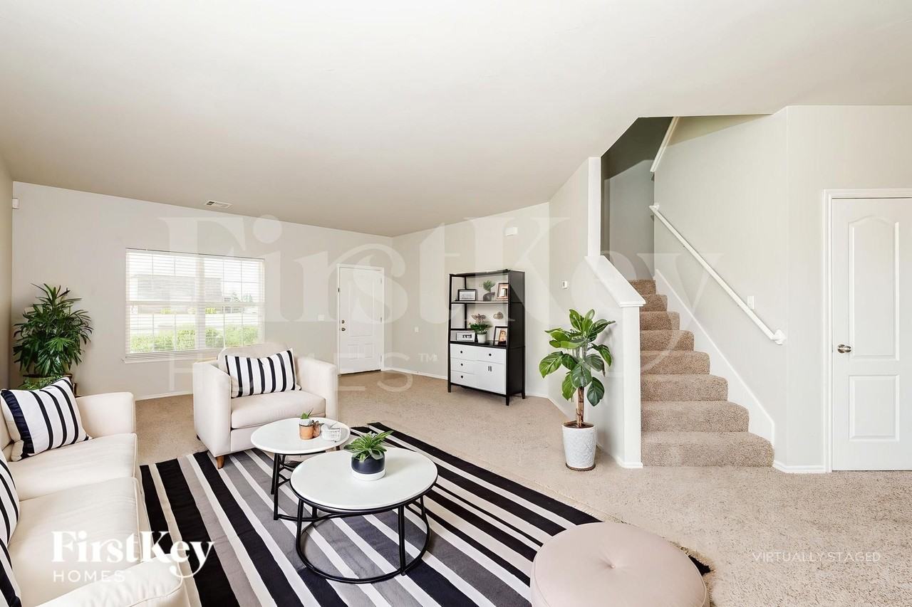 1912 Dena Dr - Photo 4 of 19