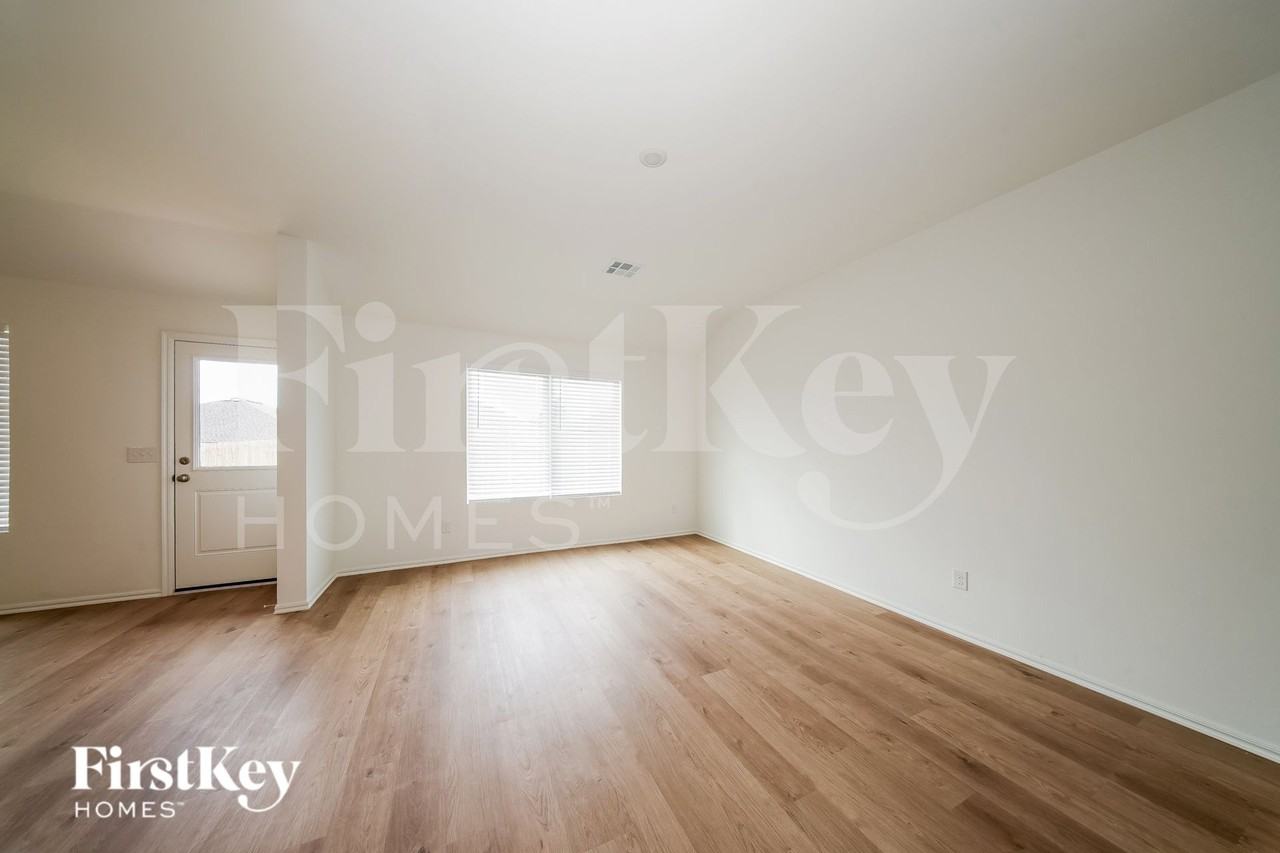 433 Labelle Ln - Photo 2 of 19