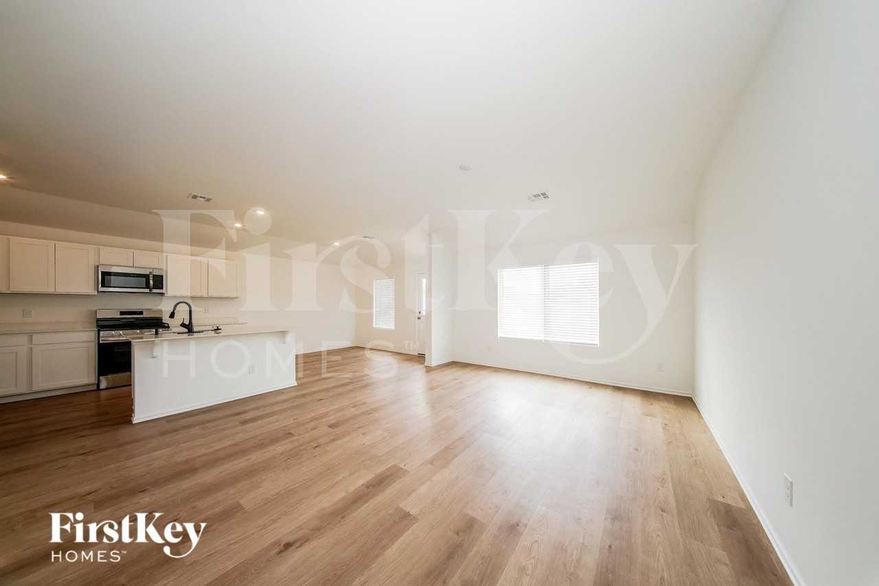 433 Labelle Ln - Photo 4 of 19