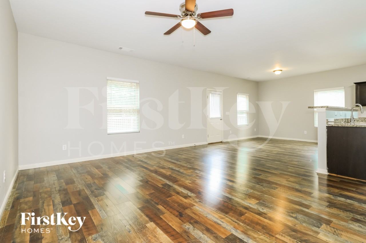 639 Independence Ave - Photo 2 of 19