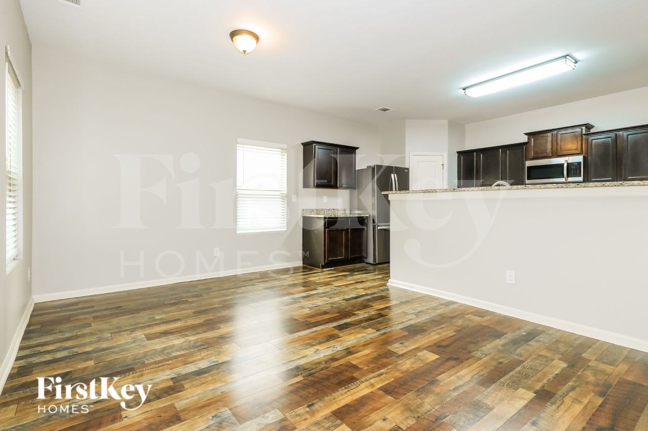 639 Independence Ave - Photo 4 of 19