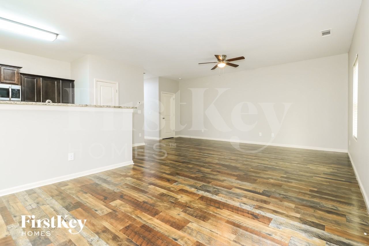 639 Independence Ave - Photo 5 of 19