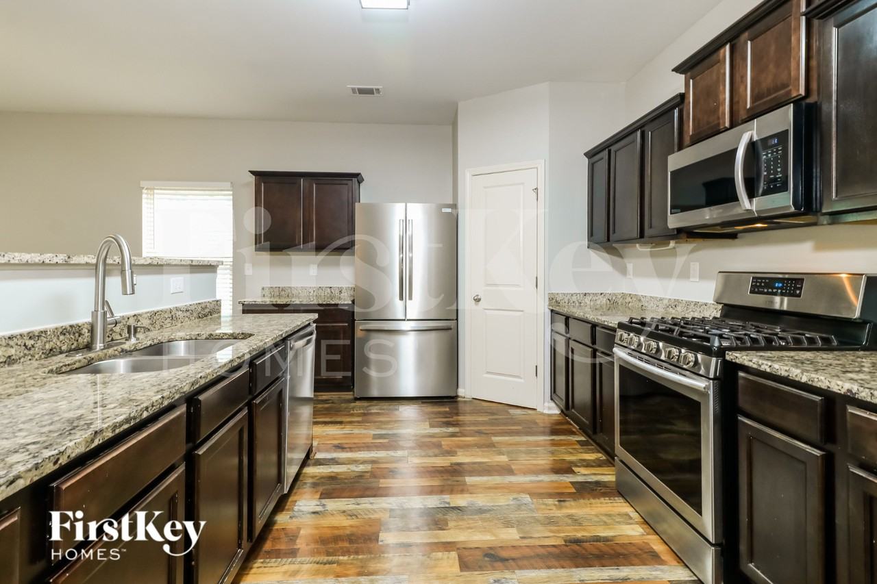 639 Independence Ave - Photo 7 of 19