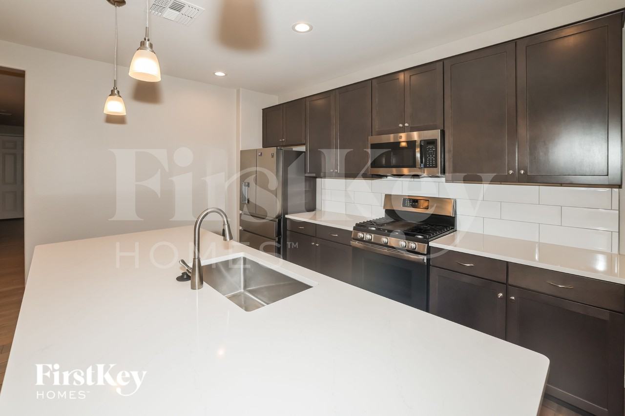 17823 W Bajada Rd - Photo 4 of 16