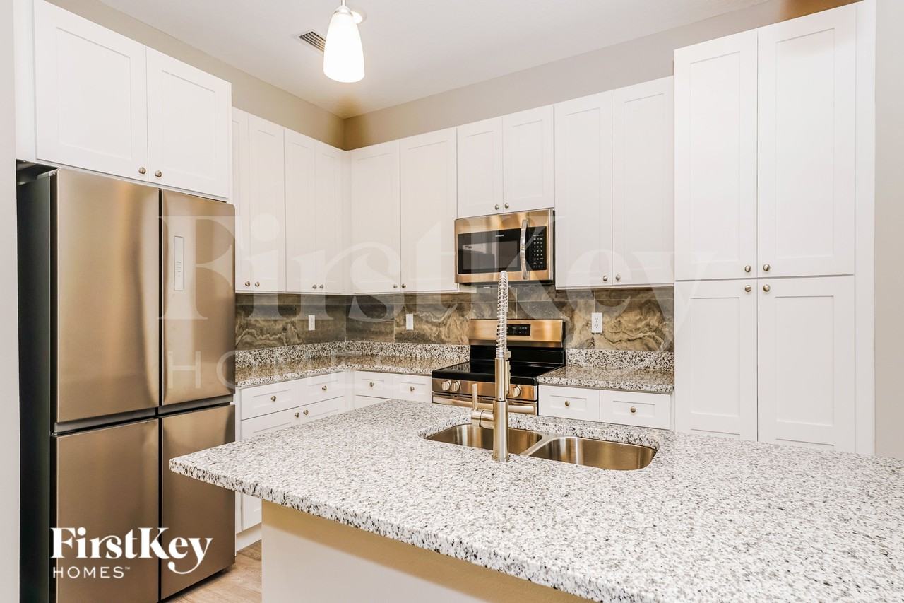 446 Reading Street Southeast - Photo 5 of 16