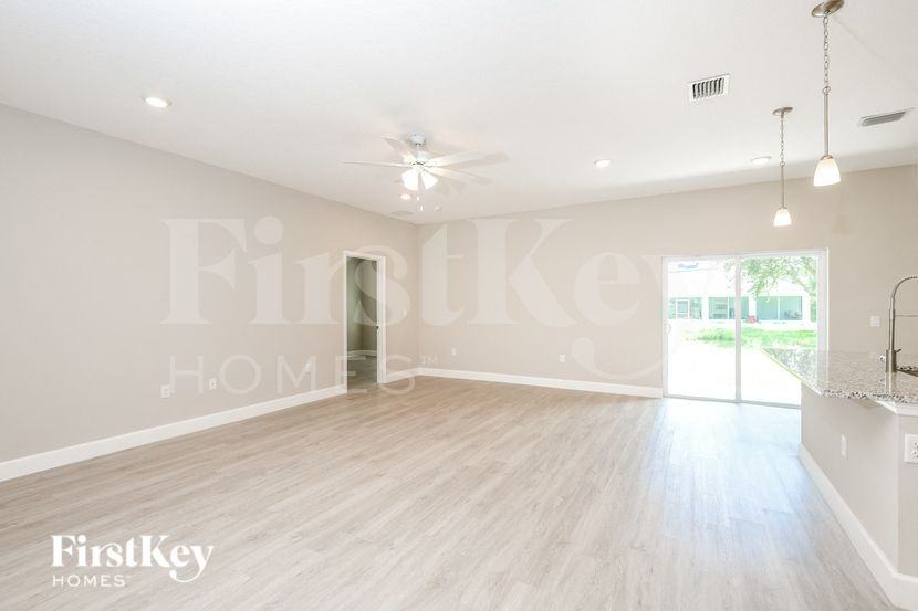 1340 Cogan Dr Se - Photo 3 of 16