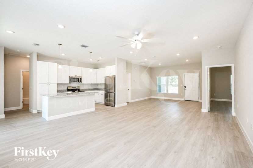 1340 Cogan Dr Se - Photo 4 of 16