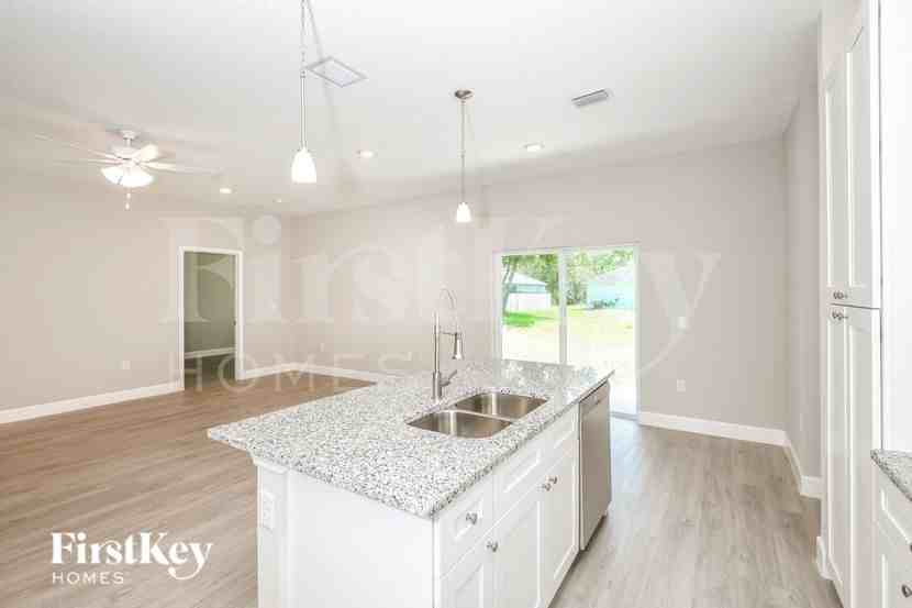 1340 Cogan Dr Se - Photo 5 of 16