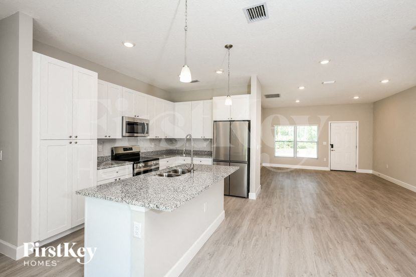 1340 Cogan Dr Se - Photo 6 of 16