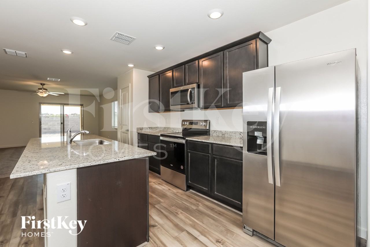 967 W 20th St - Photo 6 of 16