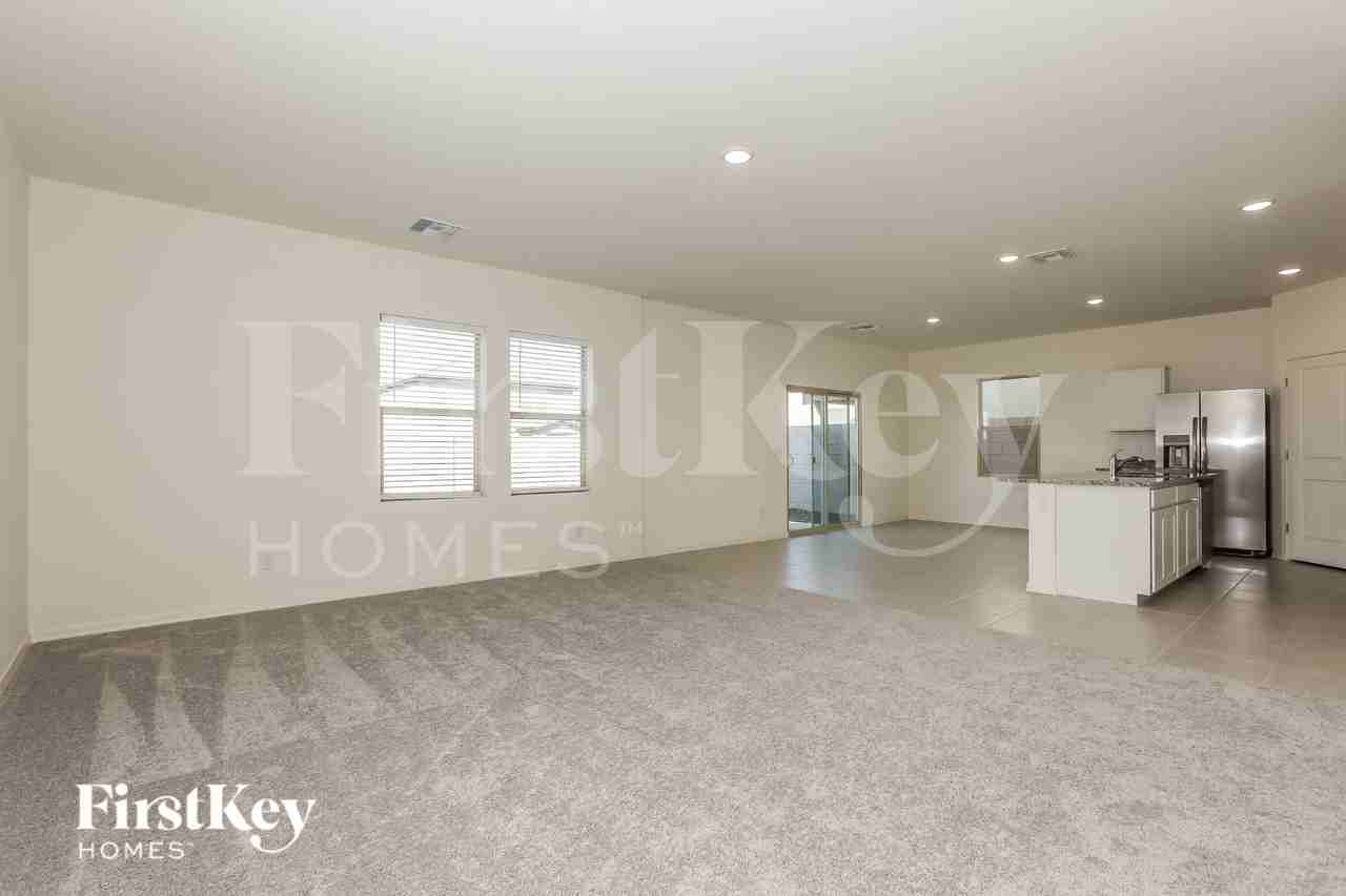 3102 E Miner Dr - Photo 3 of 16