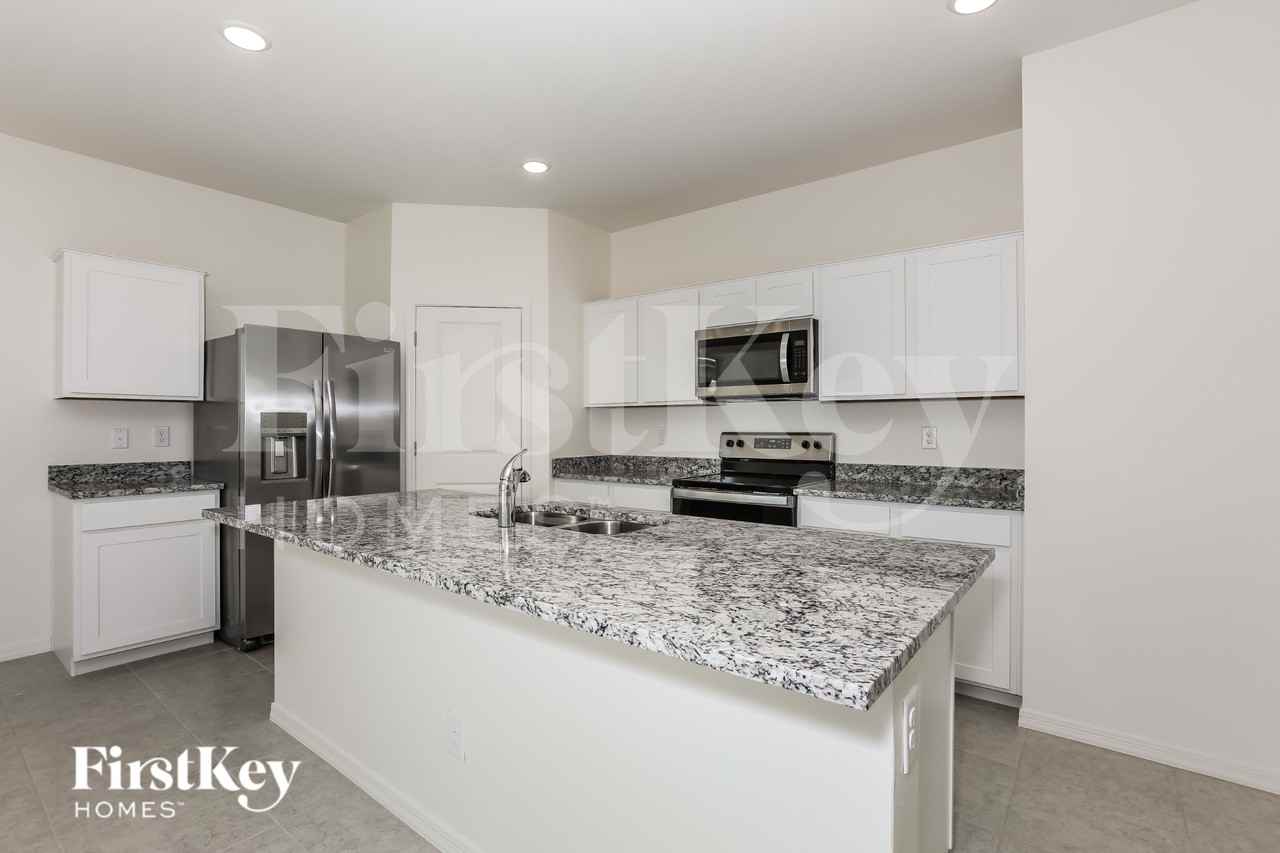 3102 E Miner Dr - Photo 5 of 16