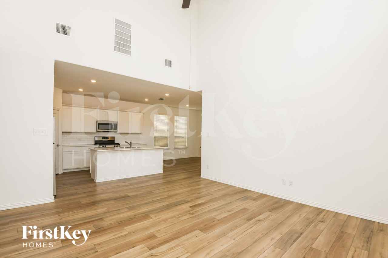 2512 Northcote Dr - Photo 2 of 19